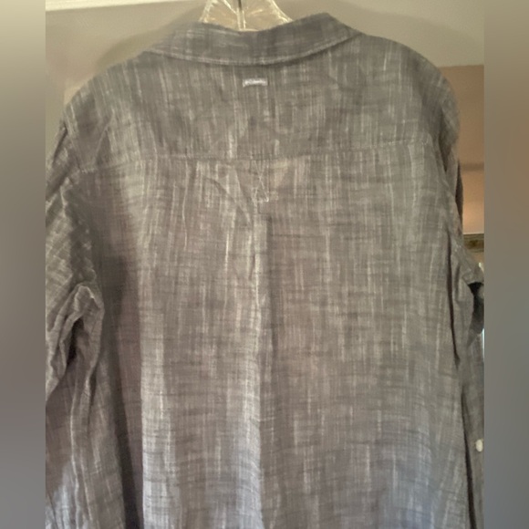 Columbia Lightweight Denim looking Gauzy Button Down Top V neck Size Large - Picture 4 of 4